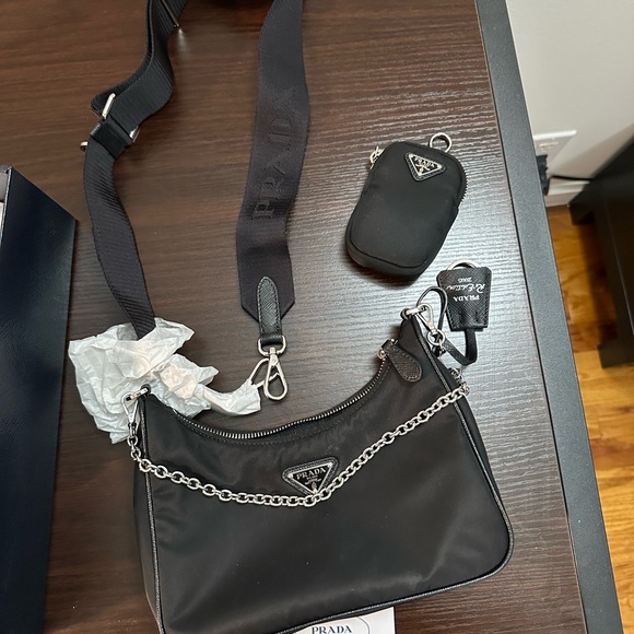 BARELY USED PRADA NYLON BAG - Picture 6 of 7